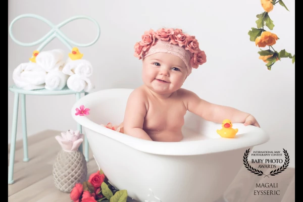 Here is the beautiful louann in his milk bath. At 7 months she is already cracking hearts in her gadsby bath. <br />
This is the third visit in my studio I love her expression and she is very carismatic
